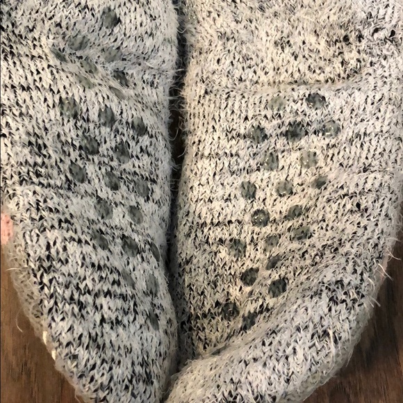 Fuzzy Cat Slippers - Picture 5 of 10